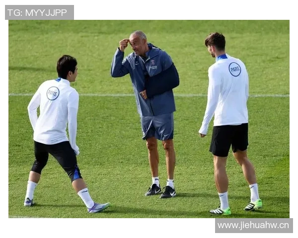 恩里克坚定支持舍瓦利耶:后卫失误不影响我们对他的信任 恩里克坚定支持舍瓦利耶:后卫失误不影响我们对他的信任