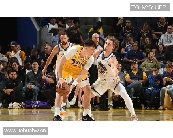 布朗尼被包夹失误库里反击背传希尔德意外失球引发争议