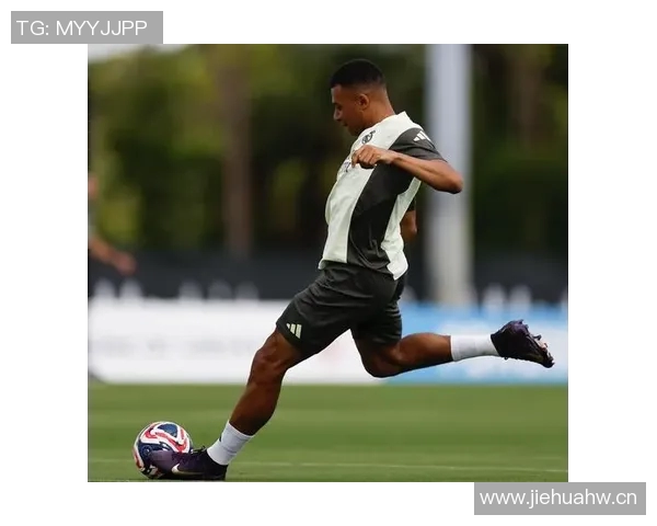 姆巴佩缺席法国训练两天今日将决定能否出战比赛 姆巴佩缺席法国训练两天今日将决定能否出战比赛