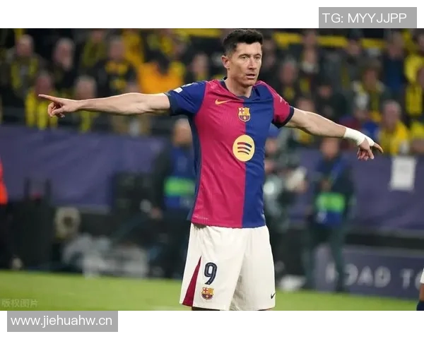 莱万遭遇重伤左大腿肌肉撕裂预计缺阵四到六周 莱万遭遇重伤左大腿肌肉撕裂预计缺阵四到六周