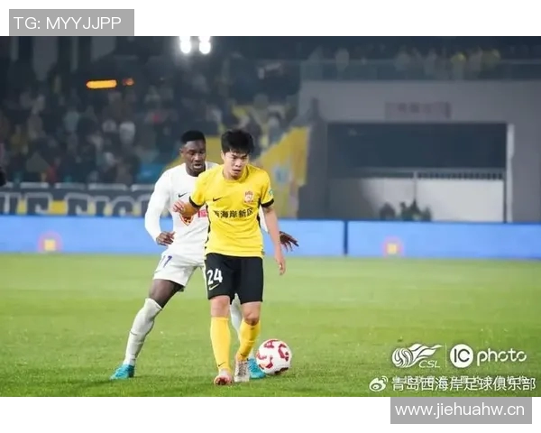 大连英博主场落后青岛西海岸阿齐兹精彩进球助队领先 大连英博主场落后青岛西海岸阿齐兹精彩进球助队领先