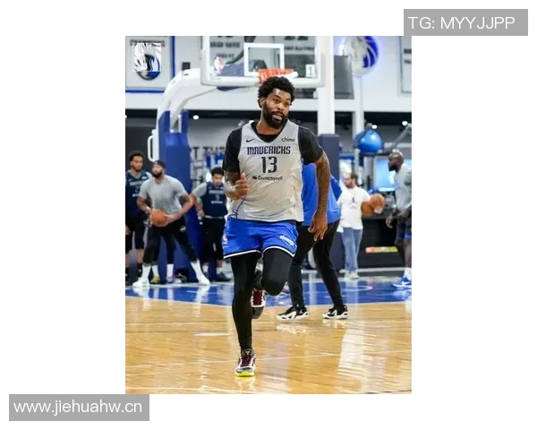 独行侠训练照曝光浓眉佩戴护目镜克莱弗与拉格齐齐亮相展现状态 独行侠训练照曝光浓眉佩戴护目镜克莱弗与拉格齐齐亮相展现状态