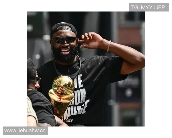 杰伦布朗直播中打电话给詹姆斯探讨植发的可能性与想法 杰伦布朗直播中打电话给詹姆斯探讨植发的可能性与想法