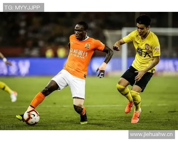 小卡强调进攻战术执行力与防守协作的重要性以提升球队整体表现 小卡强调进攻战术执行力与防守协作的重要性以提升球队整体表现