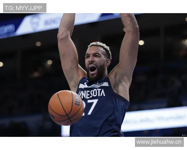 贝尔半场火力全开三分球精准命中助球队领先 贝尔半场火力全开三分球精准命中助球队领先