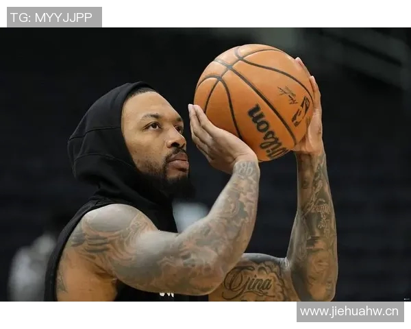 费尔斯半场表现出色8中5三分2中1贡献12分并送出3次助攻