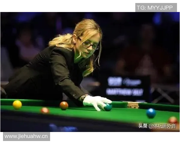 范德彪与裁判争抢球权引发争议赛后社交媒体怒斥裁判不公