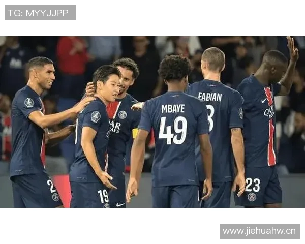 巴黎圣日耳曼球迷热烈庆祝李刚仁与阿什拉夫荣获大奖 巴黎圣日耳曼球迷热烈庆祝李刚仁与阿什拉夫荣获大奖